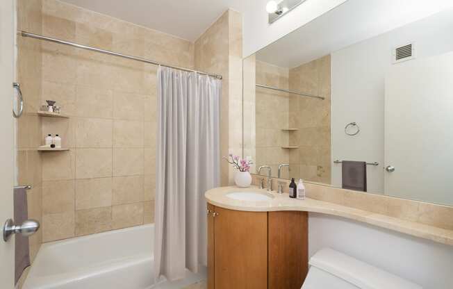 1 bed, 1 bath, $4,885, Unit 916