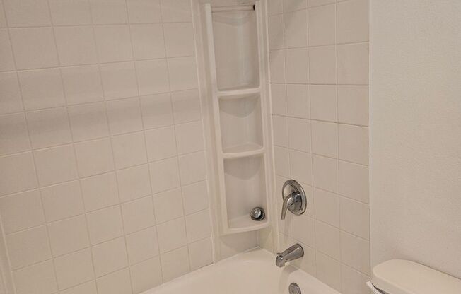 2 beds, 1 bath, 720 sqft, $1,895, Unit 325