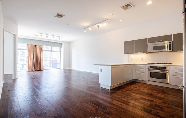 2 beds, 2 baths, 1,320 sqft, $3,850, Unit 1603