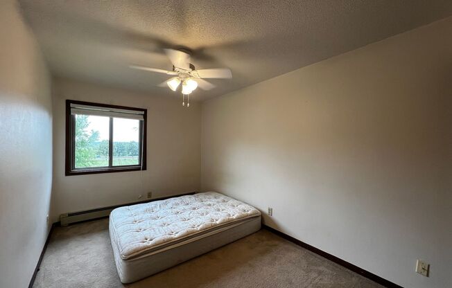 2 beds, 1 bath, 800 sqft, $895, Unit #06