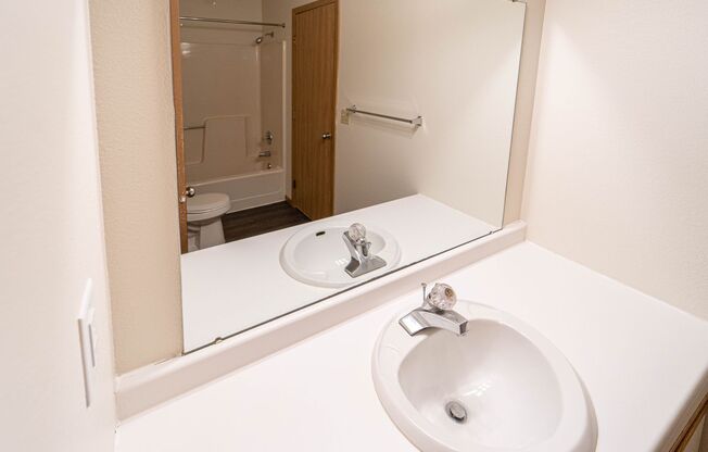 2 beds, 1 bath, 935 sqft, $1,315, Unit 3710235