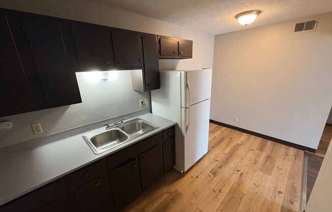 2 beds, 1 bath, 1,080 sqft, $875, Unit #9