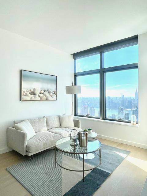 2 beds, 2 baths, 969 sqft, $7,600, Unit PH-201