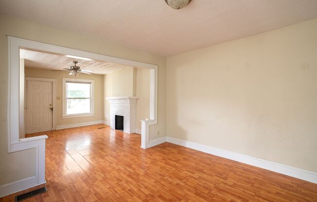 2 beds, 1 bath, $1,350, Unit 1417 N. 6th St.