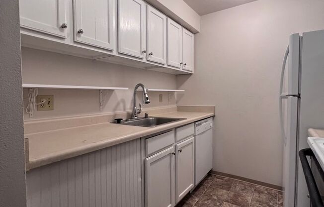 2 beds, 2 baths, 823 sqft, $1,719, Unit 202