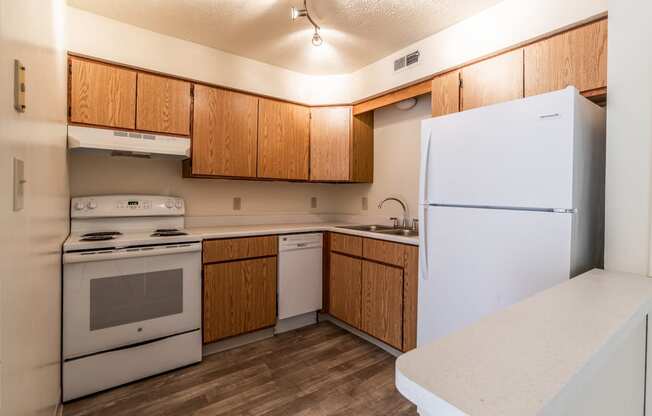 Fully Equipped Kitchen at Bradford Place Apartments, Lafayette, IN, 47909