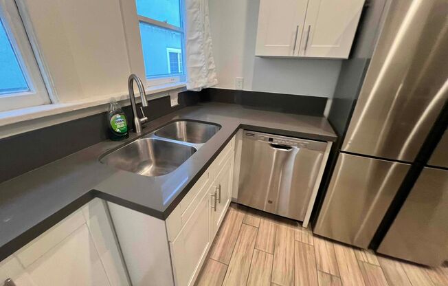 1 bed, 1 bath, 950 sqft, $2,300, Unit 717 E 1st St. + G3