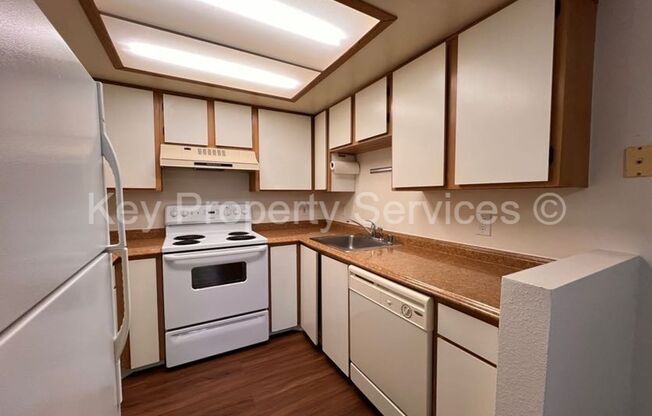 MOVE IN SPECIAL! HALF OFF! Updated Condo in Hazel Dell