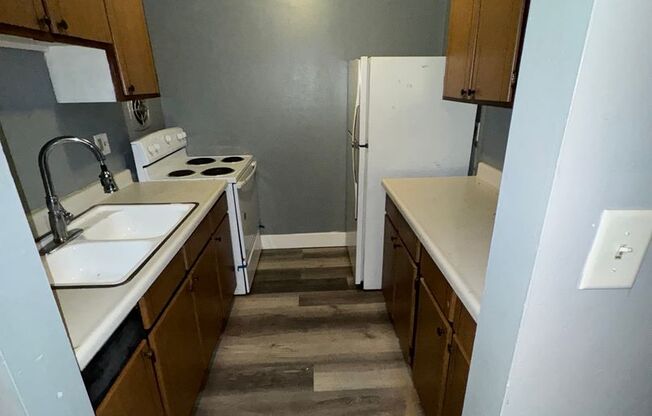 1 bed, 1 bath, $825, Unit 204 Middlebury St- 302