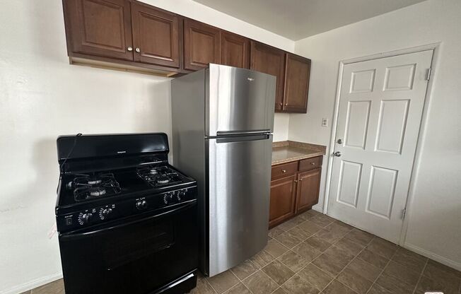 2 beds, 1 bath, 1,000 sqft, $2,850, Unit J