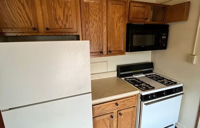 1 bed, 1 bath, 800 sqft, $775, Unit 306
