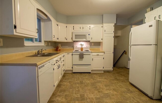 Kirkwood Split Level on a Cul-de-sac! Available for October 1st Move In.