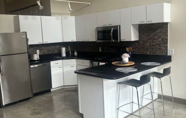 1 bed, 1 bath, 720 sqft, $1,350