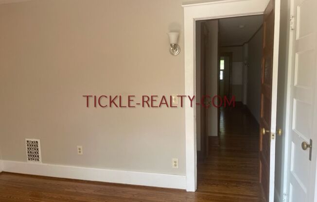 3 beds, 1 bath, $1,650, Unit 45