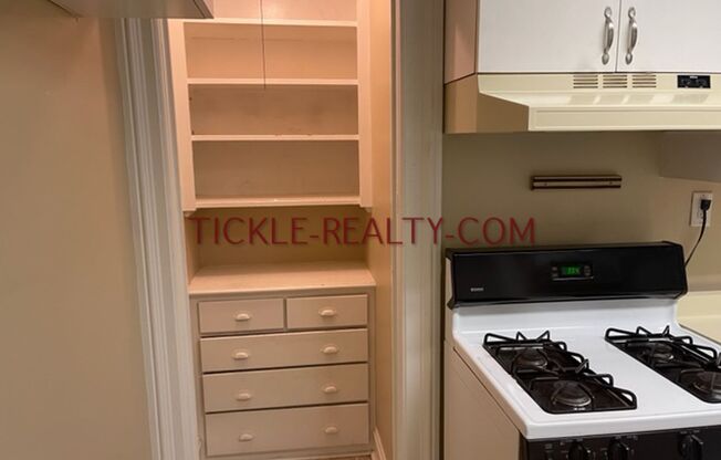 2 beds, 1 bath, $1,325, Unit Upper