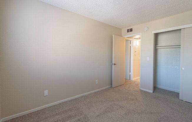 2 beds, 1 bath, $1,575, Unit 24