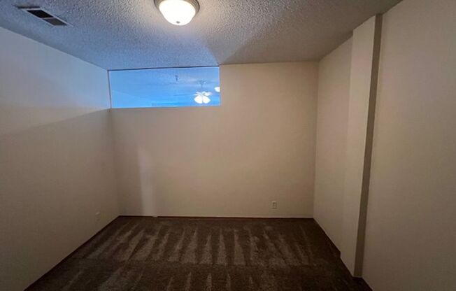 1 bed, 1 bath, 700 sqft, $875, Unit 703