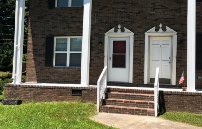 2 beds, 1.5 baths, $1,095