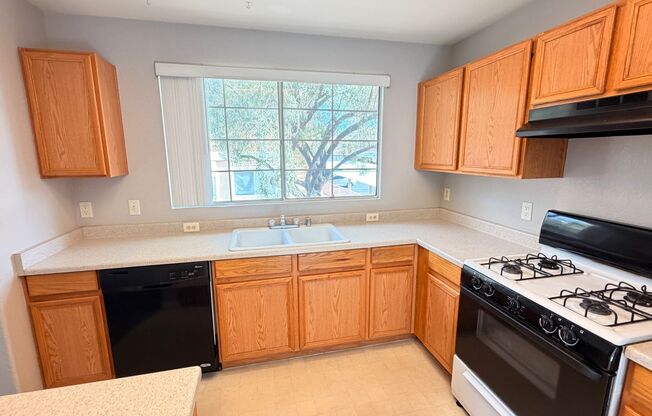 2 beds, 2 baths, $1,595, Unit UNIT 1021