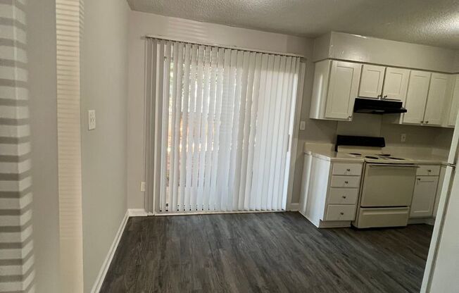 1 bedroom condo for $1050(1st floor)  Close to South Park and Pineville