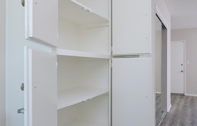 Studio, 1 bath, 444 sqft, $1,550, Unit 28