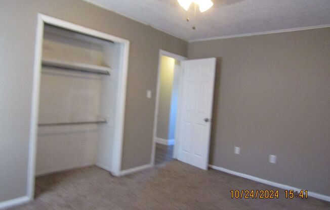 3 beds, 2 baths, $1,350