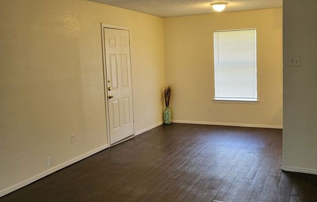 1417 Laura Ln, Dallas, TX 75241