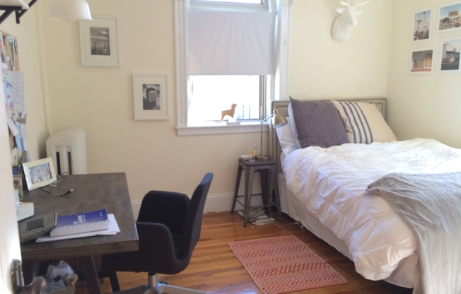 2 beds, 1 bath, 710 sqft, $3,100, Unit 01-010