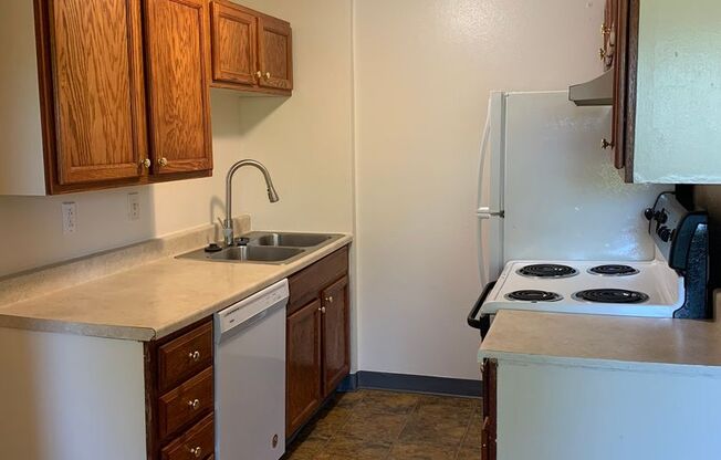 2 beds, 1 bath, $1,150, Unit B6