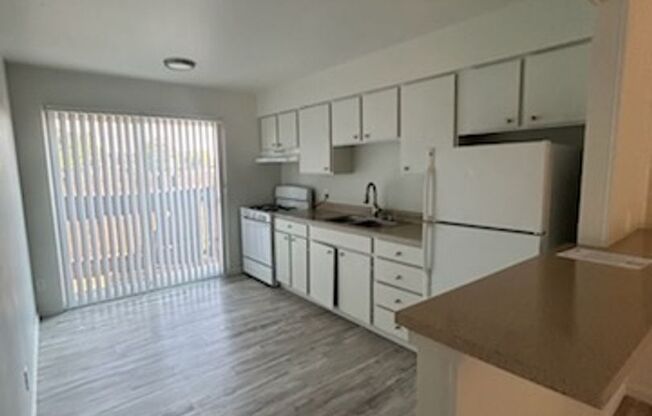 2 beds, 1 bath, 720 sqft, $1,245, Unit 11