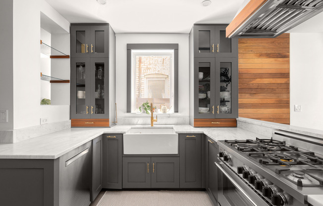 26 E 10 ST