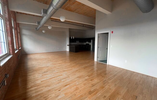 Studio, 1 bath, 991 sqft, $1,875, Unit 404