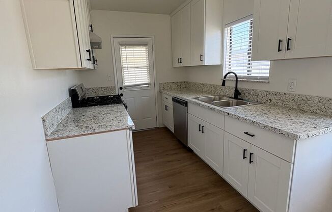 Gorgeous Remodeled 4 bedrooms 2 Bathroom.