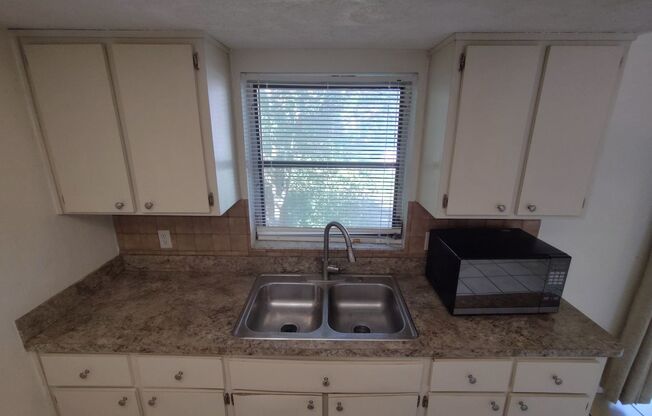 2 beds, 1 bath, $1,400