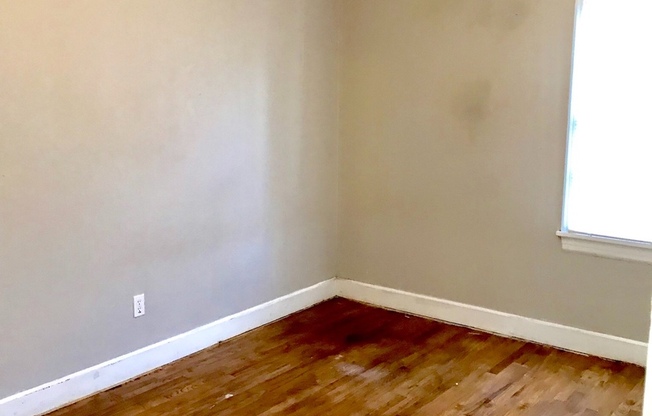 Pre-Leasing  - 2 bed 1 bath