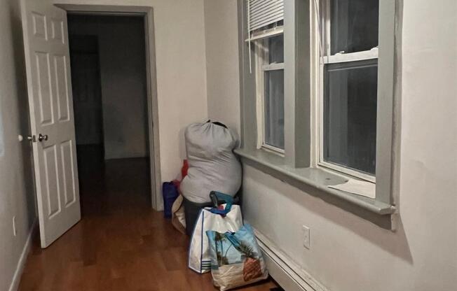 882 AMBOY AVE
