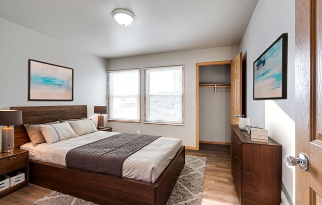 3 beds, 1.5 baths, 1,100 sqft, $1,199, Unit 247-302