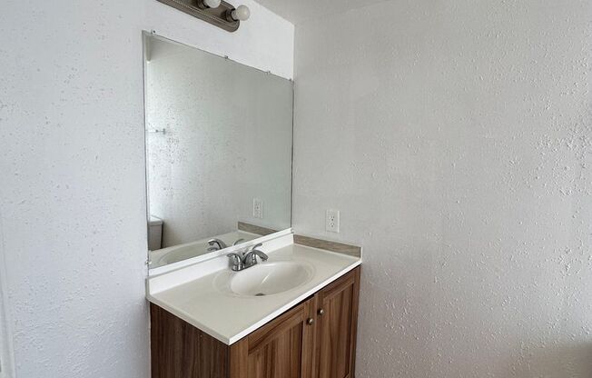 1 bed, 1 bath, 564 sqft, $995, Unit 2