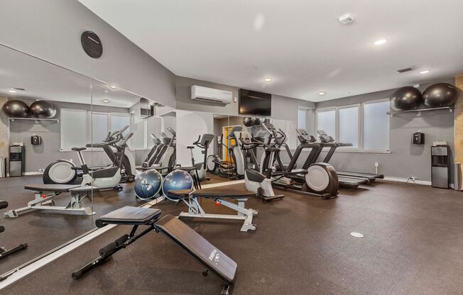 1 bed, 1 bath, 679 sqft, $2,605, Unit 404