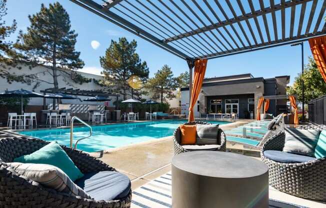 Axio 8400 Pool and Lounge Chairs
