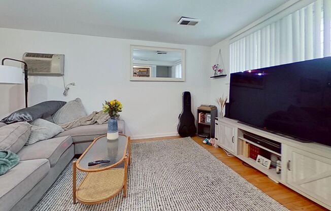 Lincoln Park Garden Level Two Bedroom