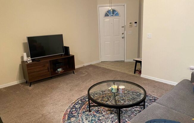 2 beds, 2 baths, 664 sqft, $1,295, Unit 33