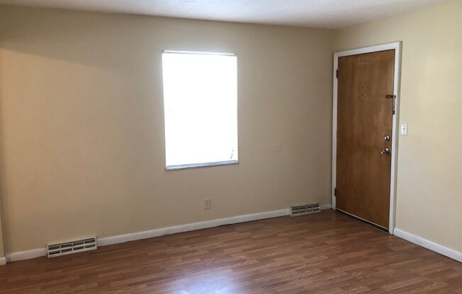 2 beds, 1 bath, $895, Unit #4