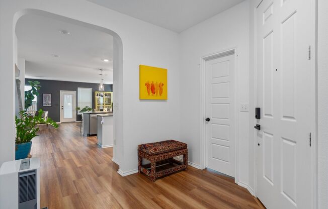 Huge 4-Bedroom Home in Del Valle For Rent