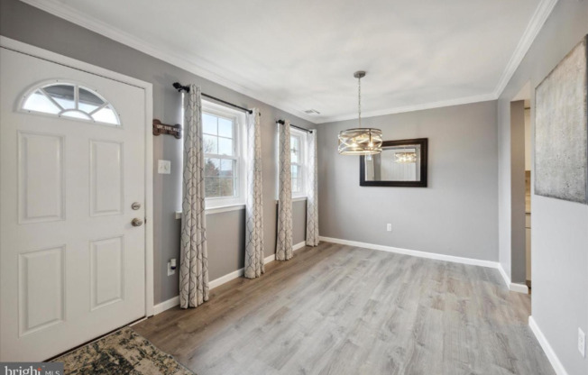 216 HOLLY DR