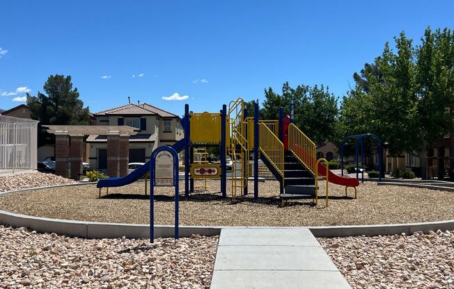 Recently renovated 4br home in neighborhood with pool and playground