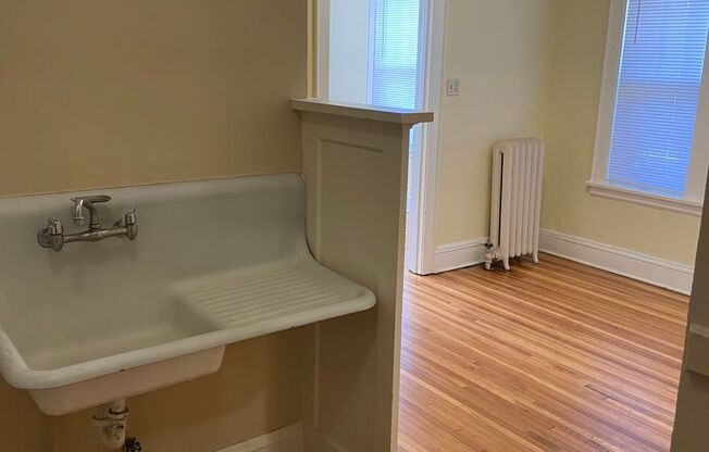 1 bed, 1 bath, 600 sqft, $969, Unit 215