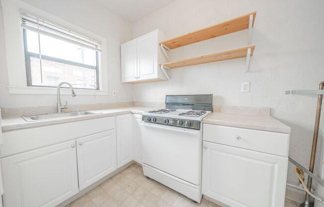 1 bed, 1 bath, $2,100, Unit 3