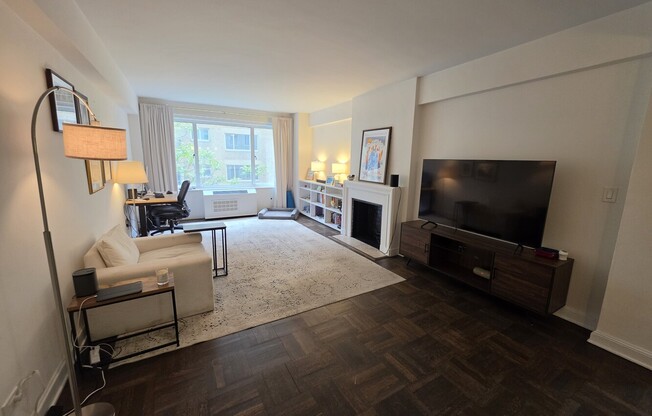 2 beds, 2 baths, 1,160 sqft, $7,950, Unit 8H