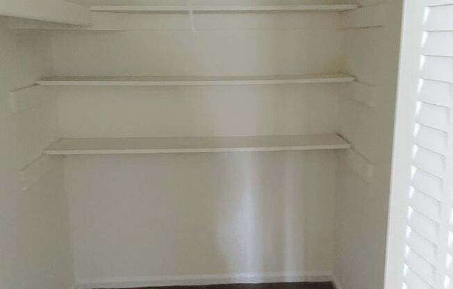 1 bed, 1 bath, 500 sqft, $1,049, Unit B32